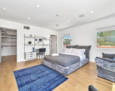 848 N Las Palmas Avenue - Photo Thumbnail 17