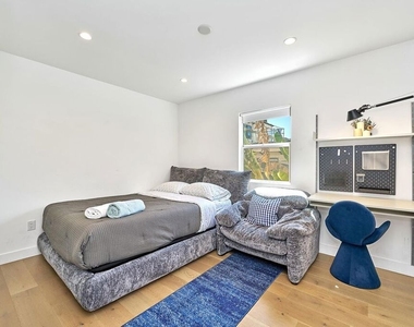 848 N Las Palmas Avenue - Photo Thumbnail 18