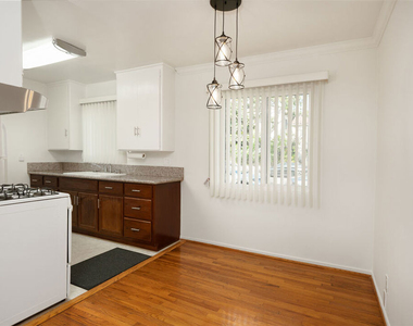 256 S Doheny Drive - Photo Thumbnail 3