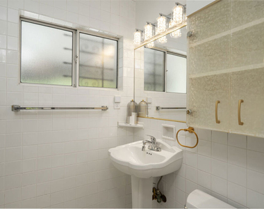 256 S Doheny Drive - Photo Thumbnail 12