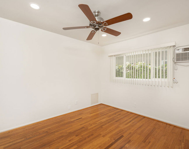 256 S Doheny Drive - Photo Thumbnail 15