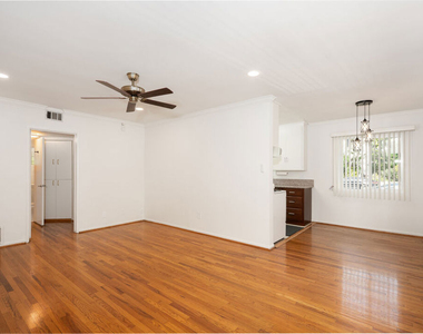 256 S Doheny Drive - Photo Thumbnail 2