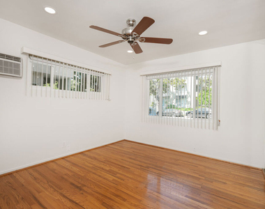 256 S Doheny Drive - Photo Thumbnail 11