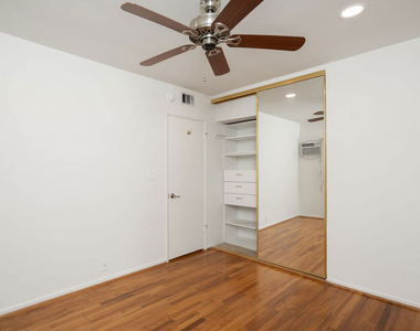 256 S Doheny Drive - Photo Thumbnail 14