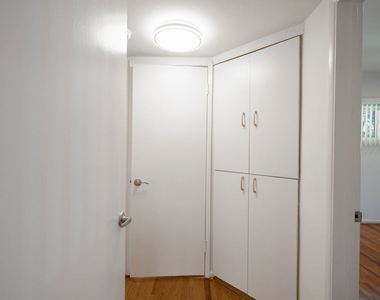 256 S Doheny Drive - Photo Thumbnail 16