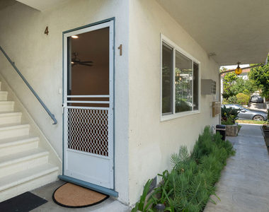 256 S Doheny Drive - Photo Thumbnail 17