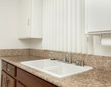 256 S Doheny Drive - Photo Thumbnail 9