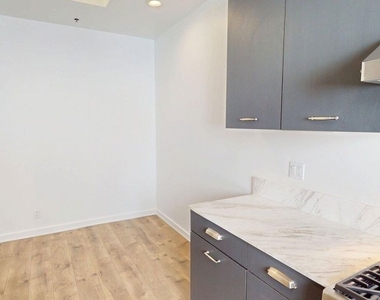 230 S Hamilton Drive - Photo Thumbnail 3