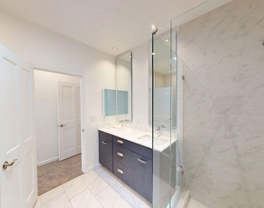 230 S Hamilton Drive - Photo Thumbnail 16