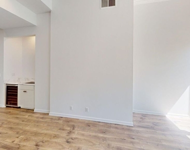 230 S Hamilton Drive - Photo Thumbnail 30