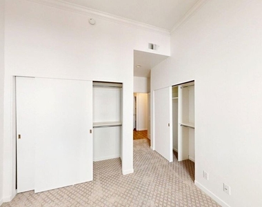 230 S Hamilton Drive - Photo Thumbnail 11