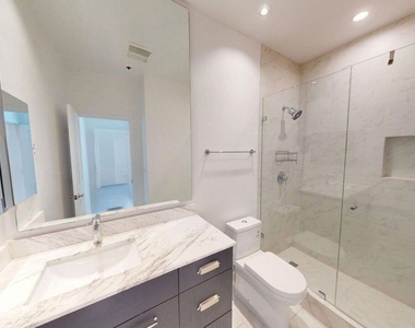 230 S Hamilton Drive - Photo Thumbnail 13