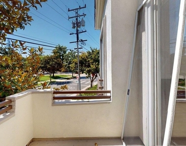 230 S Hamilton Drive - Photo Thumbnail 22