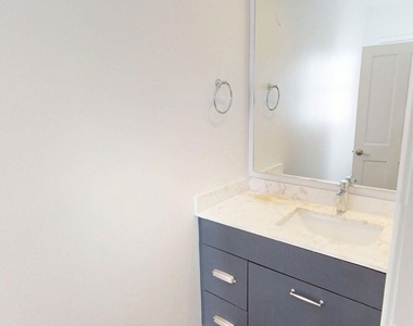 230 S Hamilton Drive - Photo Thumbnail 4