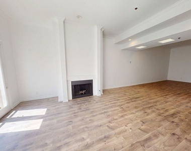 230 S Hamilton Drive - Photo Thumbnail 8