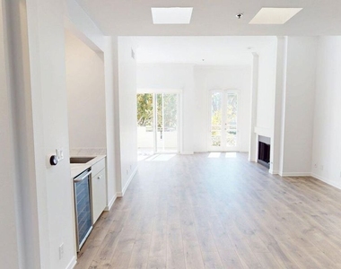 230 S Hamilton Drive - Photo Thumbnail 6