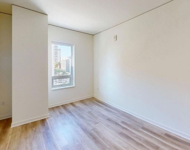 707 E Ocean Boulevard - Photo Thumbnail 3