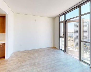 707 E Ocean Boulevard - Photo Thumbnail 2