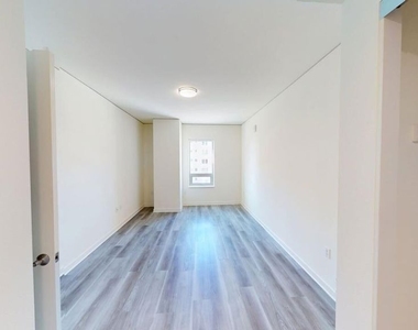 707 E Ocean Boulevard - Photo Thumbnail 4