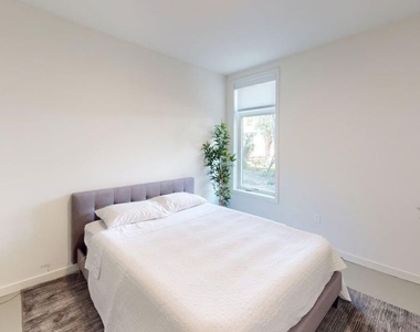 515 W Broadway - Photo Thumbnail 5