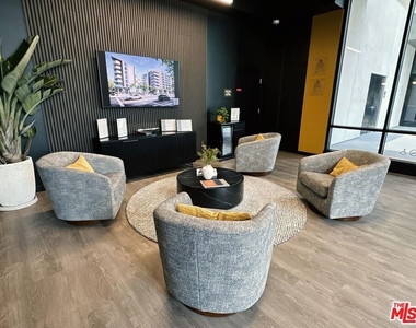 127 W Pomona Avenue - Photo Thumbnail 9