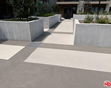 127 W Pomona Avenue - Photo Thumbnail 10