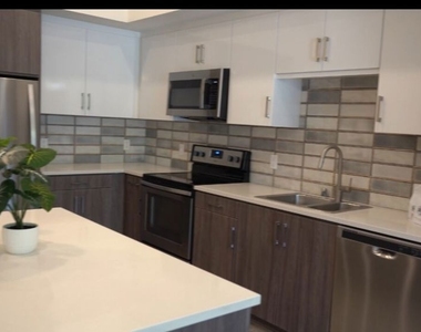 950 E 3rd Street - Photo Thumbnail 7