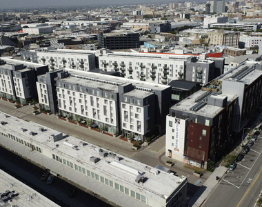 950 E 3rd Street - Photo Thumbnail 42