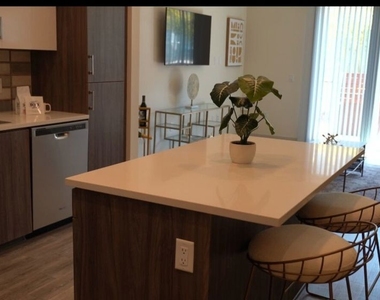 950 E 3rd Street - Photo Thumbnail 8