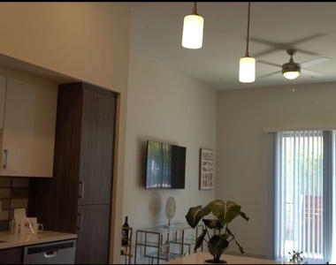 950 E 3rd Street - Photo Thumbnail 21