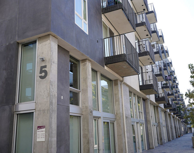 950 E 3rd Street - Photo Thumbnail 36