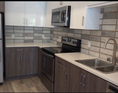 950 E 3rd Street - Photo Thumbnail 5