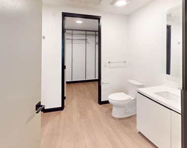 11036 Moorpark Street - Photo Thumbnail 4