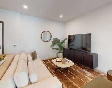 5420 W Sunset Boulevard - Photo Thumbnail 1