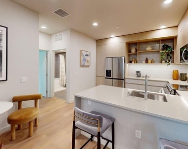5420 W Sunset Boulevard - Photo Thumbnail 3