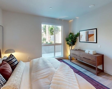 5420 W Sunset Boulevard - Photo Thumbnail 7