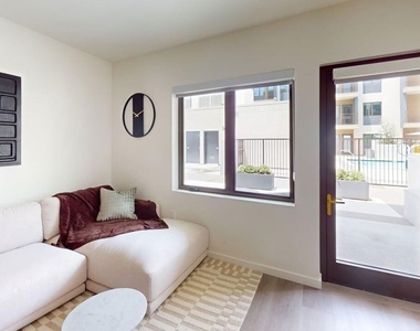 127 W Pomona Avenue - Photo Thumbnail 2