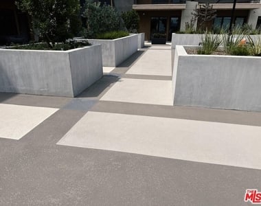 127 W Pomona Avenue - Photo Thumbnail 8