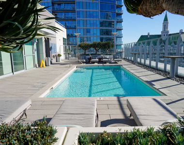 707 E Ocean Boulevard - Photo Thumbnail 9