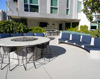 707 E Ocean Boulevard - Photo Thumbnail 14