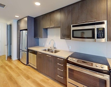 707 E Ocean Boulevard - Photo Thumbnail 2