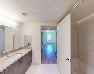 707 E Ocean Boulevard - Photo Thumbnail 4