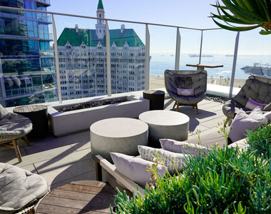 707 E Ocean Boulevard - Photo Thumbnail 11