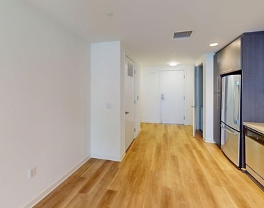707 E Ocean Boulevard - Photo Thumbnail 3