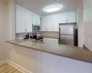 6600 Beachview Drive - Photo Thumbnail 4