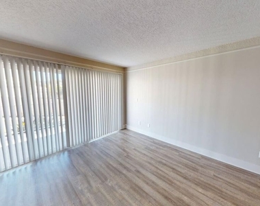 6600 Beachview Drive - Photo Thumbnail 1