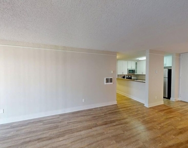 6600 Beachview Drive - Photo Thumbnail 2