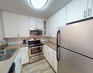 6600 Beachview Drive - Photo Thumbnail 3