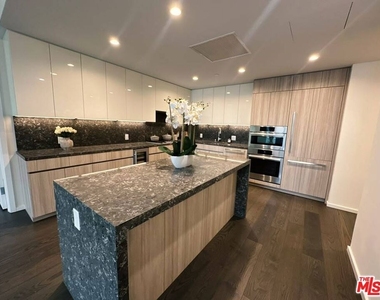 1000 West 8th Street - Photo Thumbnail 7