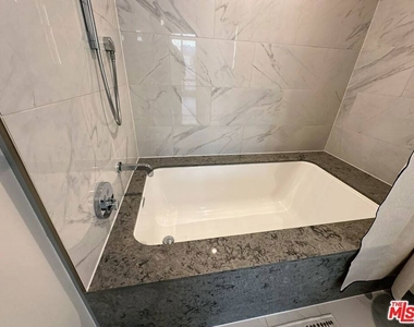 1000 West 8th Street - Photo Thumbnail 17